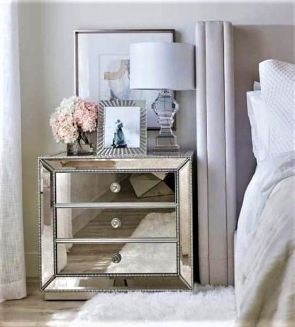 Mirror Pedestal