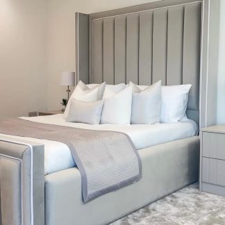 Casanda Queen Size Bed with the Pedistals